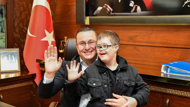 Özel çocuklardan Başkan Kanar’a özel ziyaret