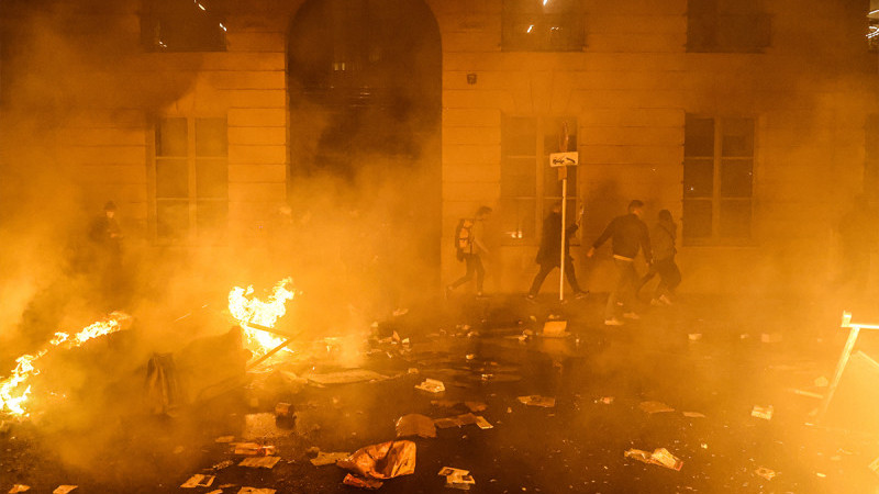 Fransa'da emeklilik reformu protestolarında 310 gözaltı