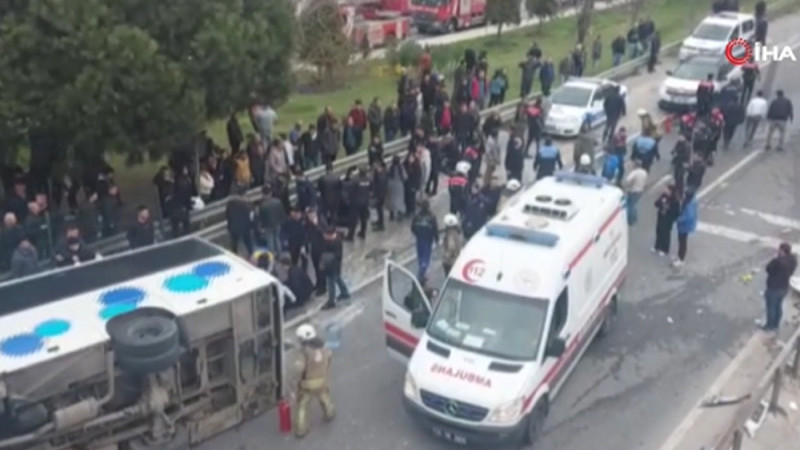 Savaş alanı gibi! Zincirleme kazada 27 kişi yaralandı