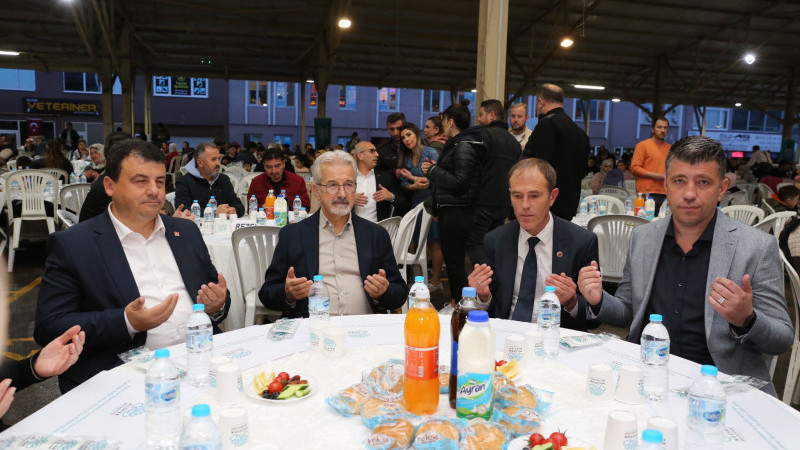 Nilüfer’de yüzlerce kişi aynı sofrayı paylaşıyor