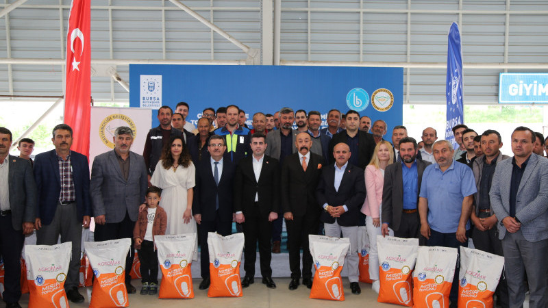 Büyükorhanlı çiftçiye silajlık mısır tohumu