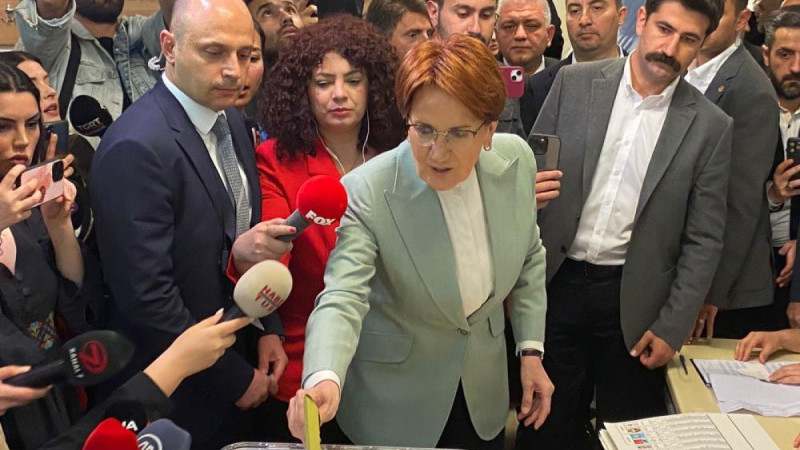 Akşener, oyunu Üsküdar'da kullandı