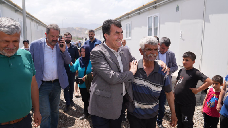 Depremzede vatandaşlardan Başkan Dündar’a teşekkür
