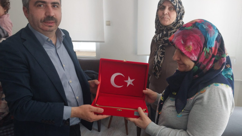 Başkan Yılmaz'dan şehit ailesine ziyaret
