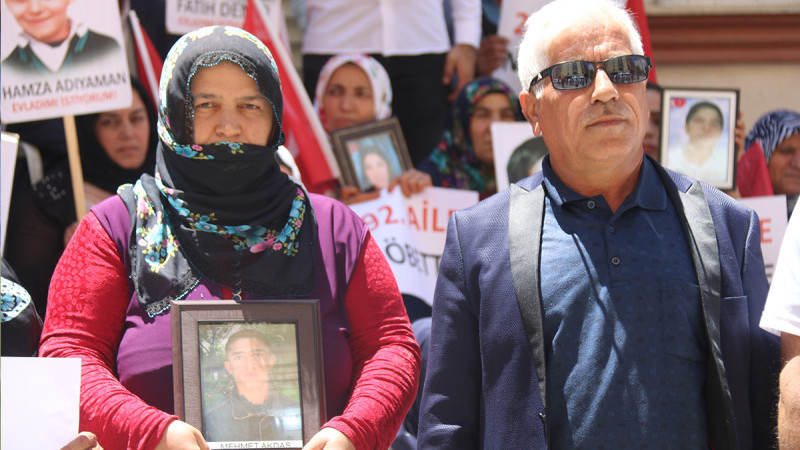 Evlat nöbetinde 42. buluşma sevinci