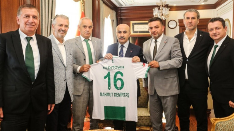 Bursaspor yönetimi, Bursa Valisi Mahmut Demirtaş’ı ziyaret etti