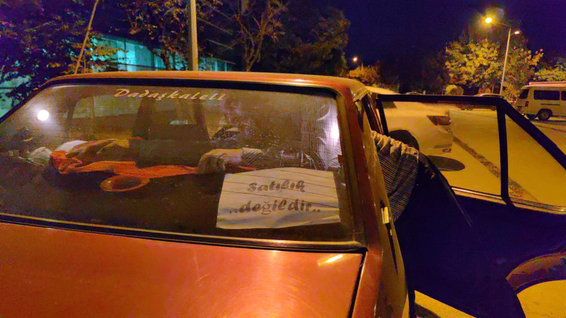 25 yaşındaki araç için sıraya girdiler