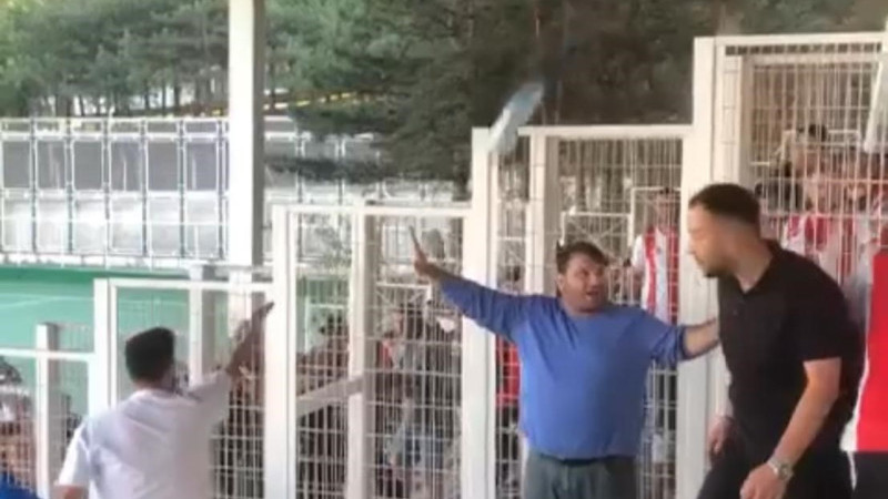 Bursa'da yeşil sahada tansiyon tribünlere sıçradı!