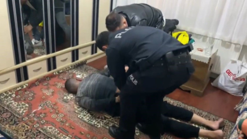 Bursa’da bin polisle şafak operasyonu!