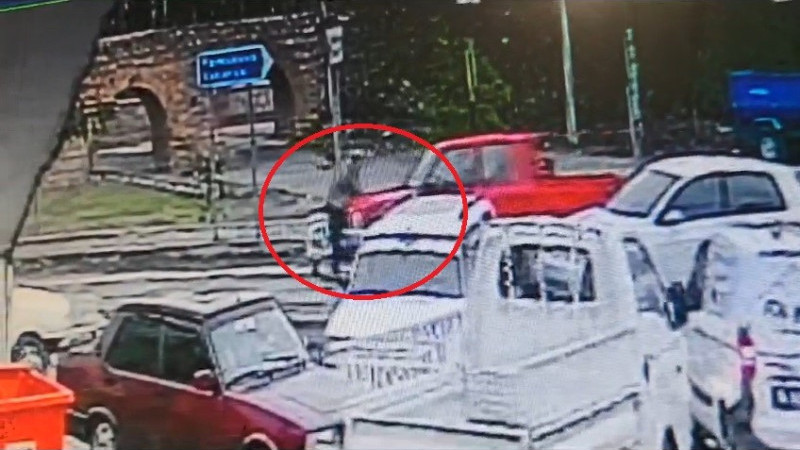 Bursa'da feci kaza! Kamyonetin çarptığı bisikletli...