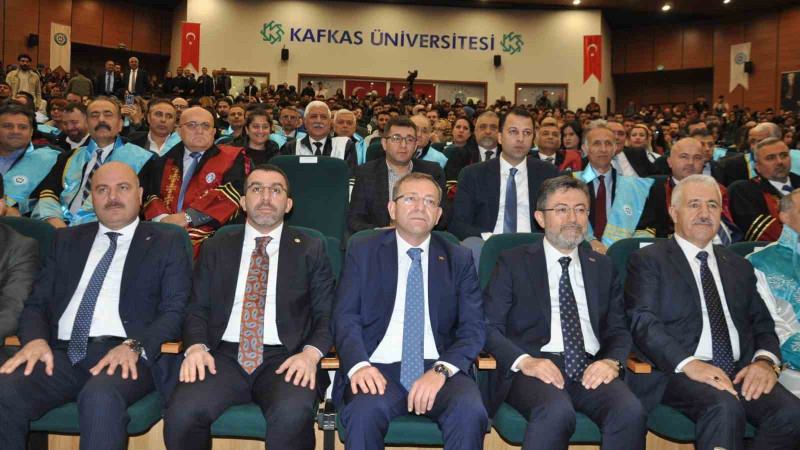 Bakan Yumaklı, Kars’ta öğrencilere seslendi