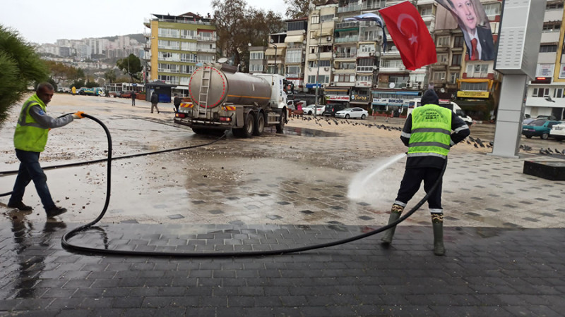 Büyükşehir’den fırtına mesaisi