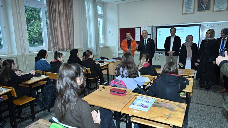 Liselilere sosyal medya uyarısı