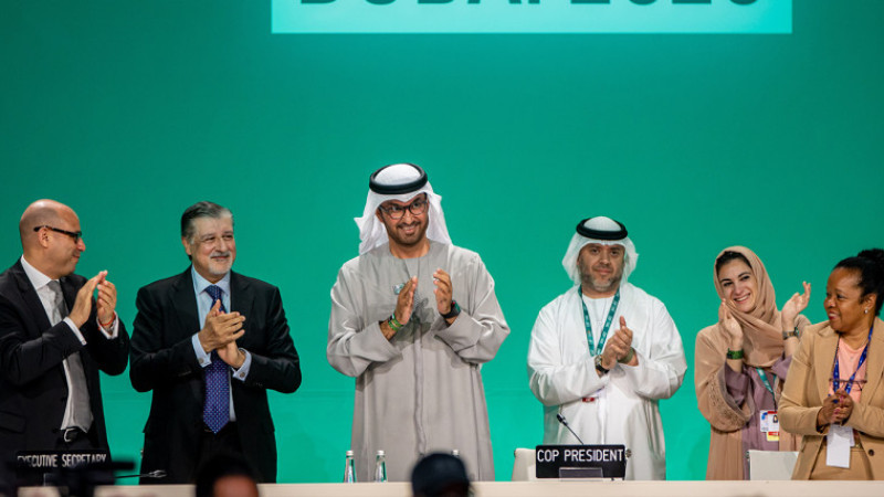 COP28 İklim Zirvesi’nde ilk kez fosil yakıtlardan uzaklaşılması konusunda anlaşmaya varıldı