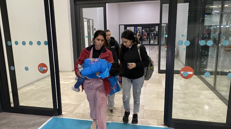 Gazze’den tahliye edilen Türk vatandaşları İstanbul’a getirildi