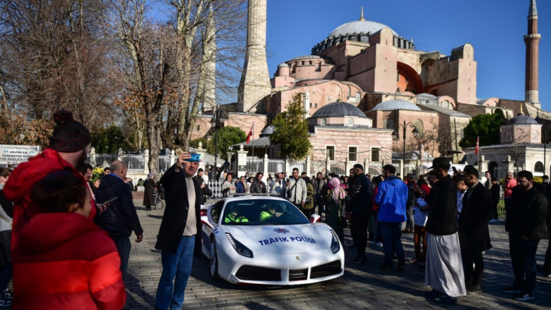 Lüks polis araçları vatandaşın hizmetinde