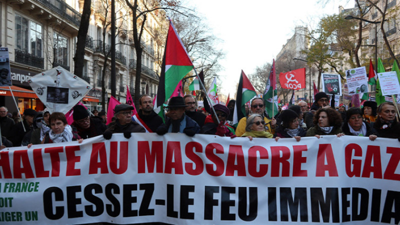 Paris’te binlerce kişi Gazze’de ateşkes için yürüdü