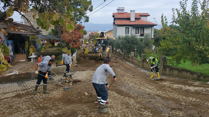 Sel bölgelerinde yaralar sarılıyor