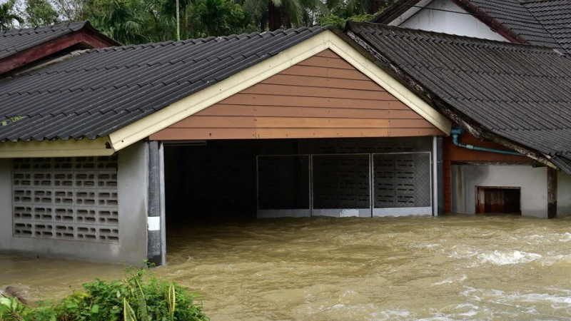 Tayland’ın güneyinde sel felaketi