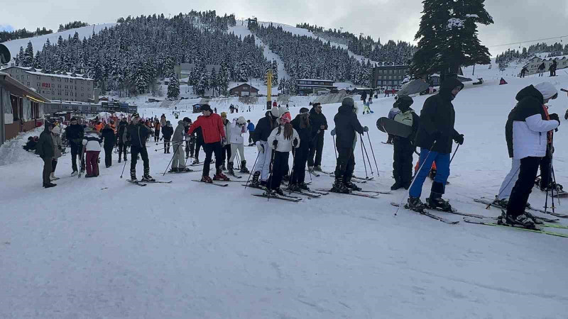 Akın akın Uludağ’a geliyorlar...