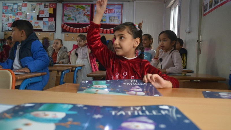 Konteyner okulda karne heyecanı 