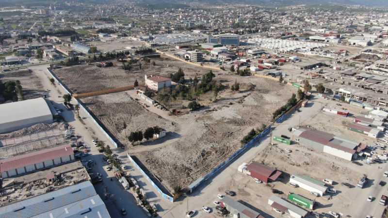 Asrın felaketinde bin 200 kişiye mezar olan 600 evler sitesinden geriye tabela ve boş arazi kaldı