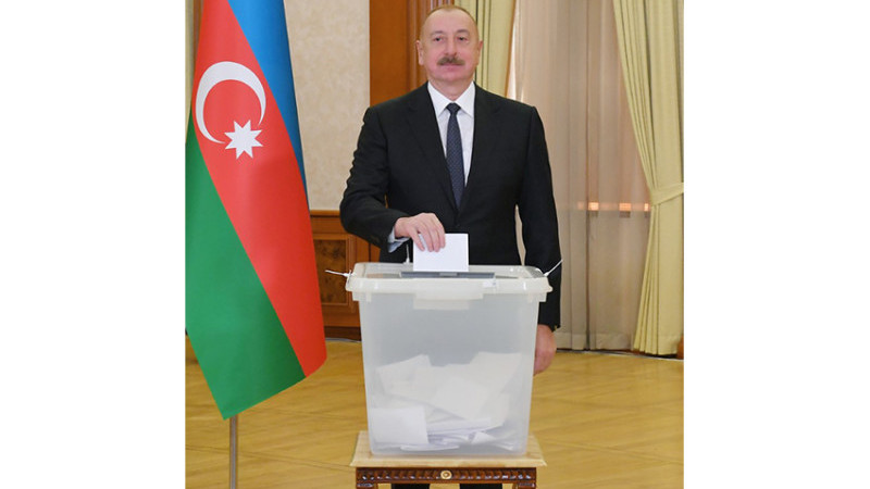 Azerbaycan Cumhurbaşkanı Aliyev, oyunu işgalden kurtarılan Hankendi’de kullandı