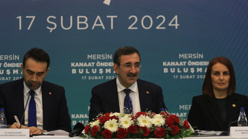 Cumhurbaşkanı Yardımcısı Yılmaz, Mersin’de kanaat önderleriyle bir araya geldi
