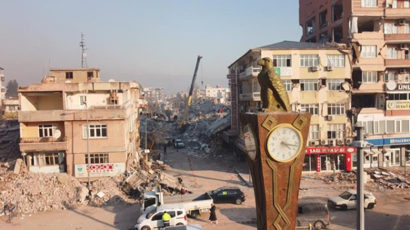 Depremin simgesi saat bir yıldır 04.17’de duruyor