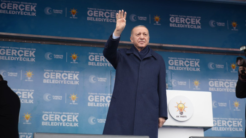 Dün birlikte yoldaşlık ettiklerini bugün sırtından hançerliyorlar