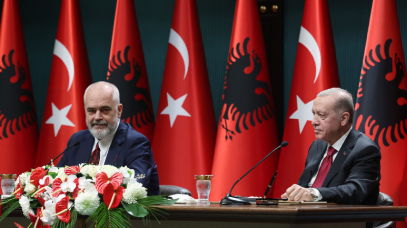 İlişkilerimizi zehirlemek için her yolu deneyen şer şebekesine fırsat vermeyeceğiz