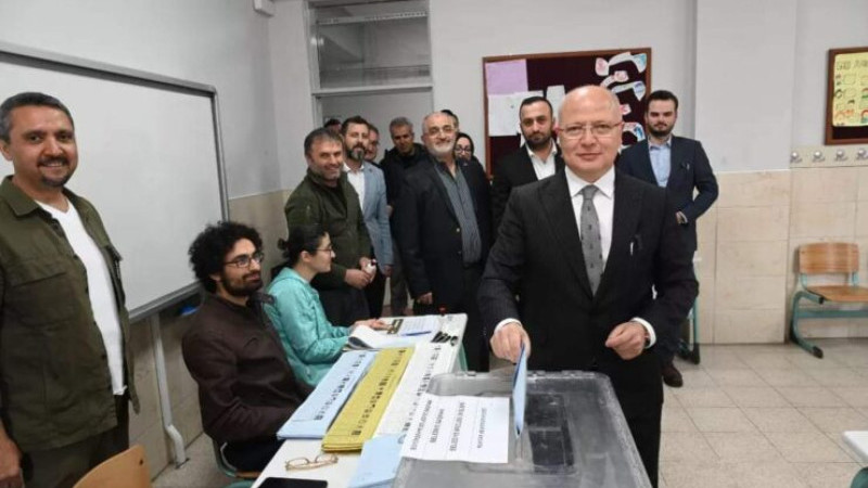AK Parti Bursa İl Başkanı Davut Gürkan oyunu kullandı