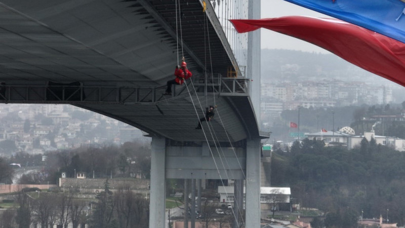 8 Mart Dünya Kadınlar Günü’nde kadın astsubaylardan Boğaz’da nefes kesen gösteri