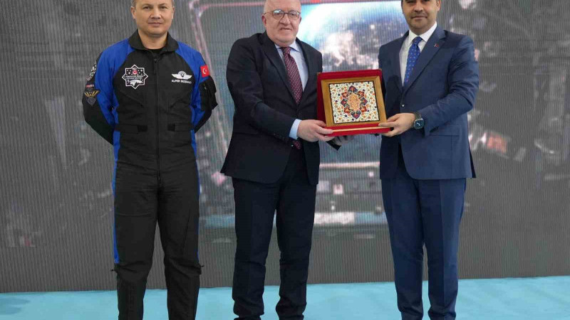 Bakan Kacır: “Hibrit roket motorunu uzayda ateşlemeyi başaran ilk ülke olacağız”