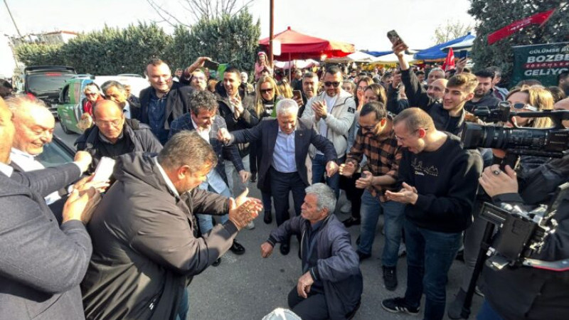 Mustafa Bozbey’den Balkan Mahallesi’nde çiftetelli!