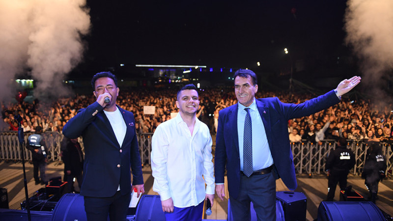Osmangazi Meydanı’nda coşku sürüyor