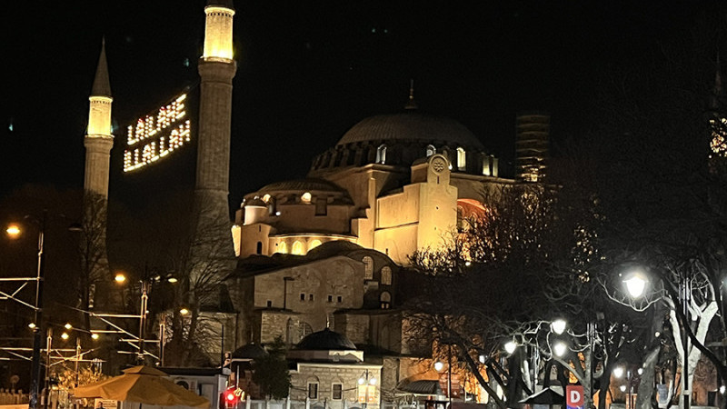 Ramazan ayının ilk teravih namazı kılındı