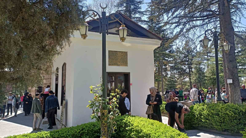 9 günlük tatilde Ertuğrul Gazi ve Şeyh Edebali Türbesi’ni 100 bin kişi ziyaret etti