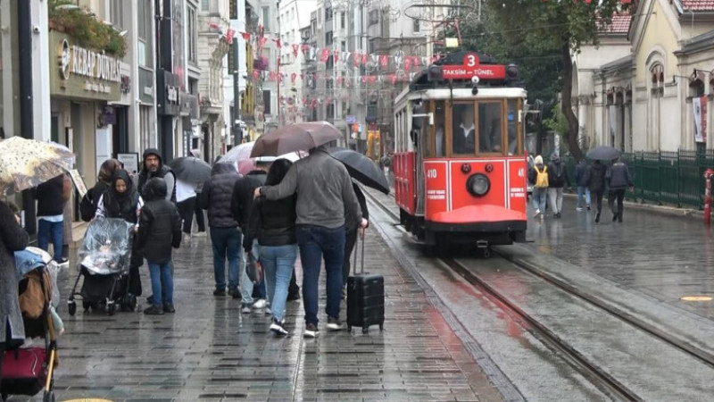 AKOM uyardı: “Sıcaklıklar düşüyor, sağanak yağmur geliyor”
