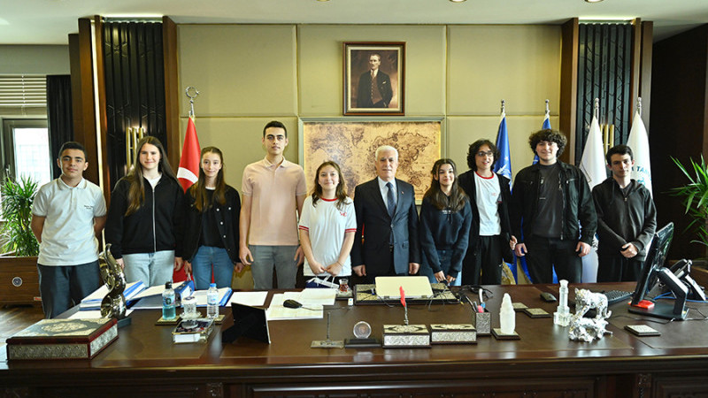 Başarılı çocuklar ödüllendirildi