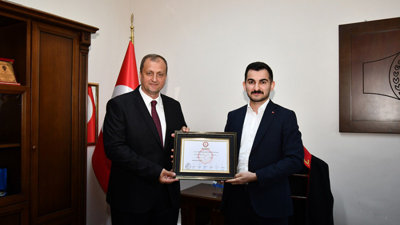 Başkan Usta ve Meclis üyeleri mazbatalarını teslim aldı