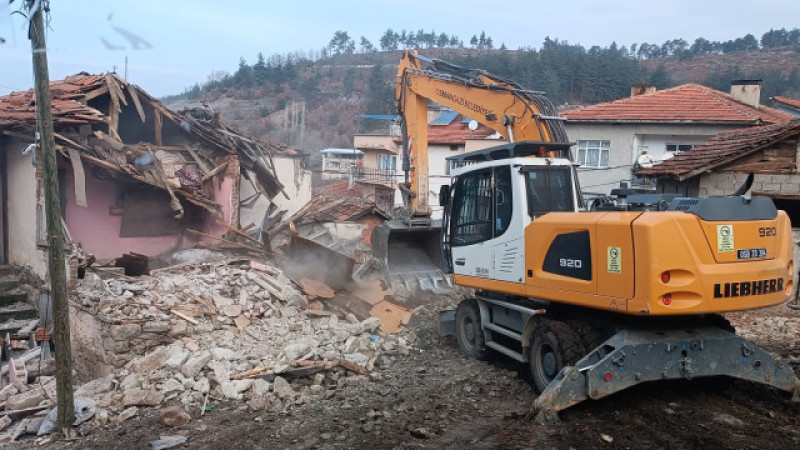 Osmangazi’de metruk bina yıkımları hız kazandı