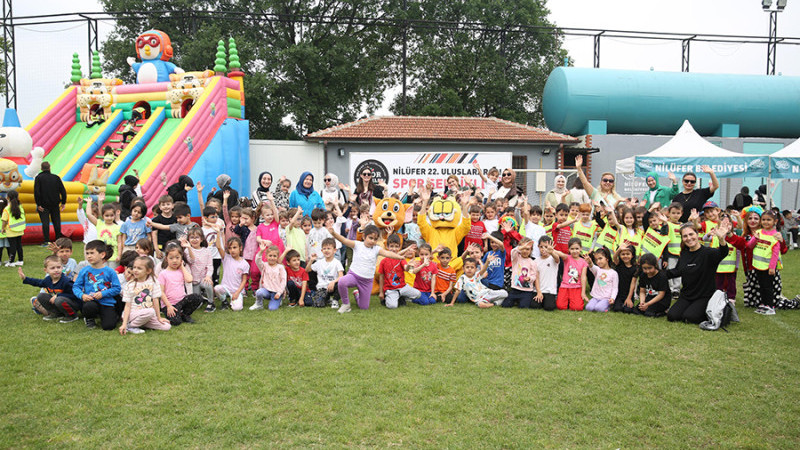 Miniklerin renkli spor şenliği