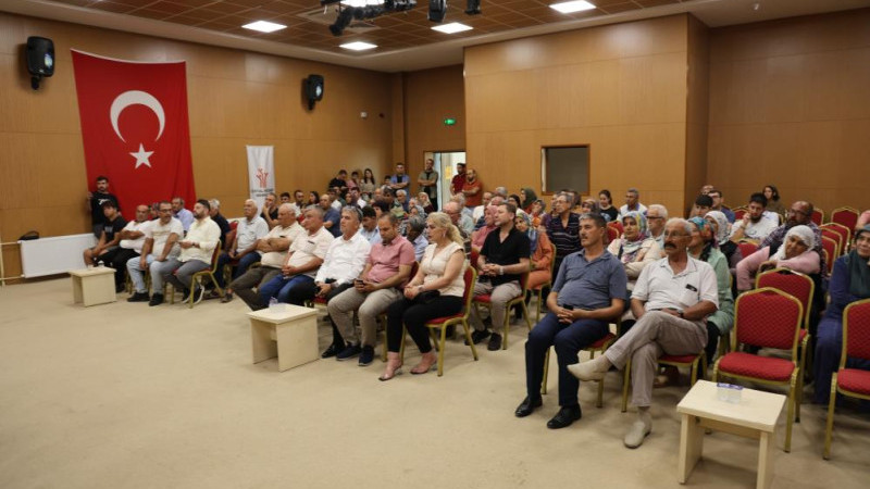 Evi yanan vatandaşlar yeni evine kavuştu