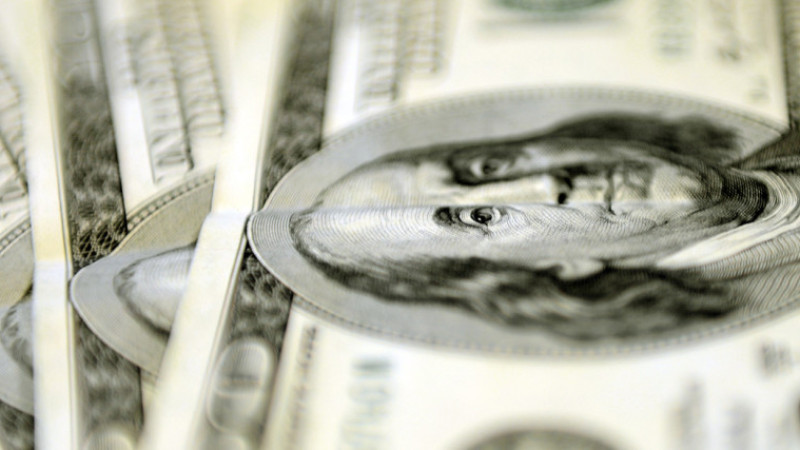 Yıl sonu dolar kuru beklentisi geriledi