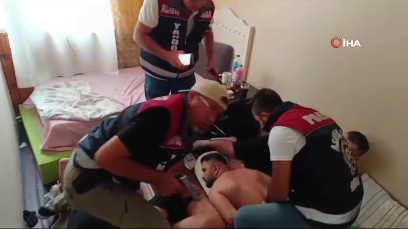 Yok böyle dolandırıcılık...Kaldıkları eve çağrı merkezi kurmuşlar