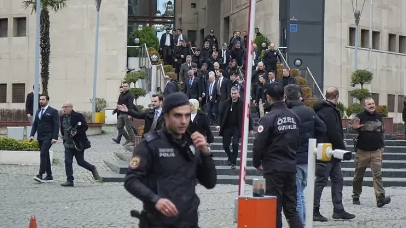 Bakan Memişoğlu'ndan adliyedeki saldırıda yaralanan askerleri ziyaret!