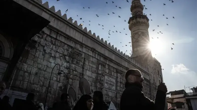 Esad sonrası ilk cuma namazı: Suriyeliler Emevi Camii'ne akın etti