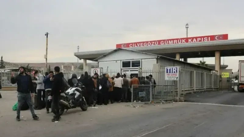 Suriyeliler Cilvegözü’ne akın etti! Gidiyorlar…