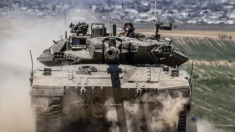 İsrail tankları 50 yıl sonra ilk kez Suriye sınır çitini geçti